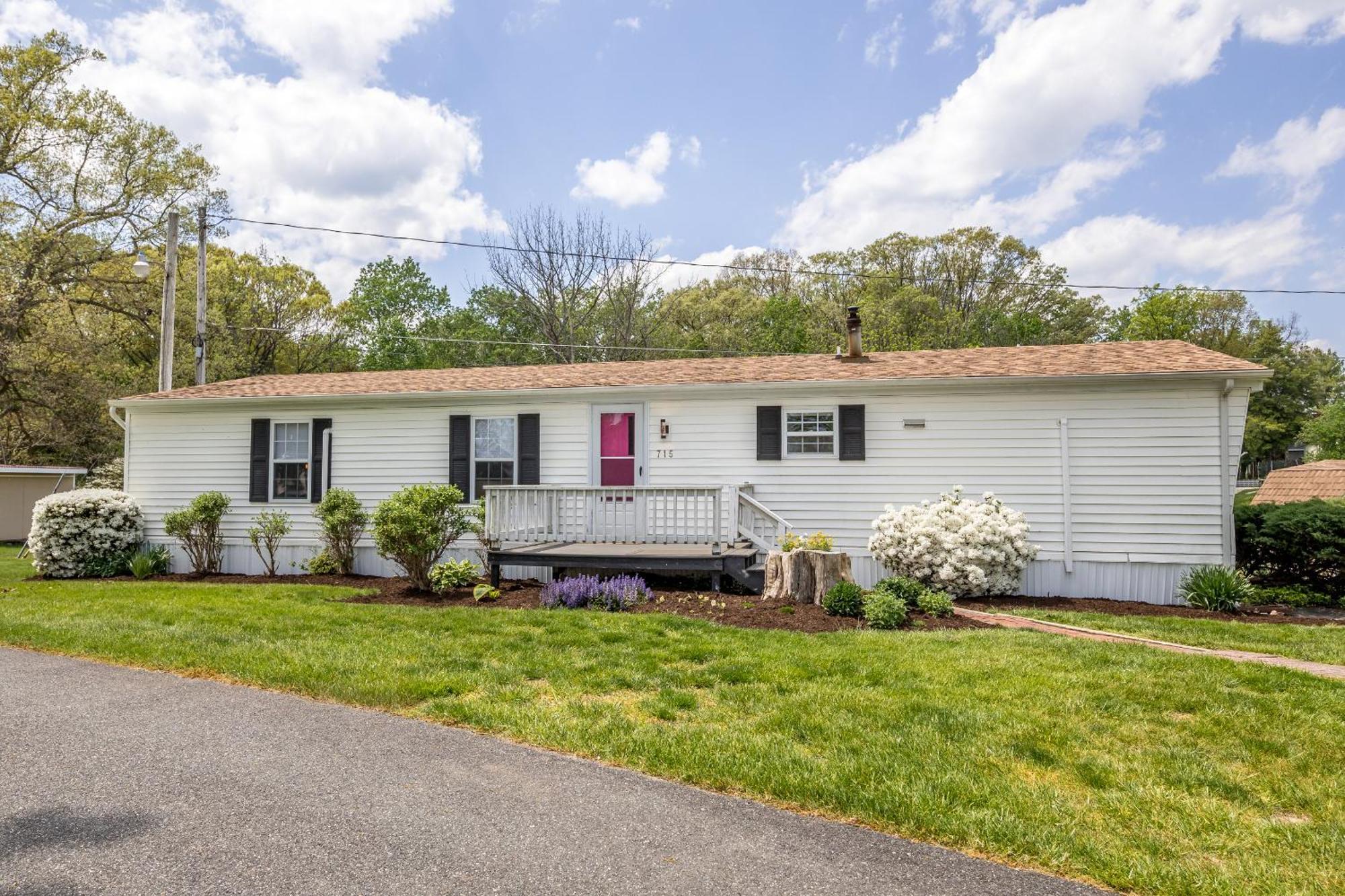 Watch Deer From A Farm Cottage Bel Air Exterior photo